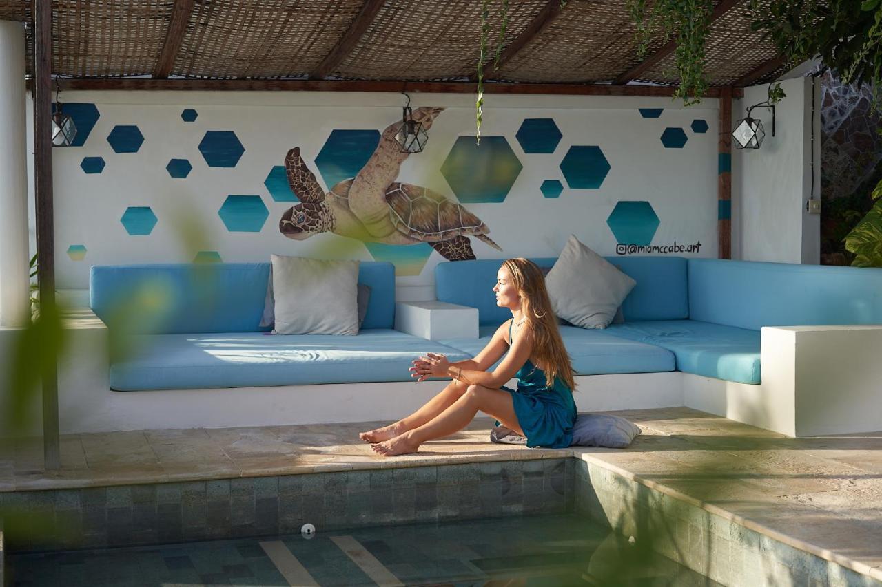 Serenity Luxurious Beachfront Villa & Spa With Private Infinity Pool, 8 Guests กิลิไอร์ ภายนอก รูปภาพ