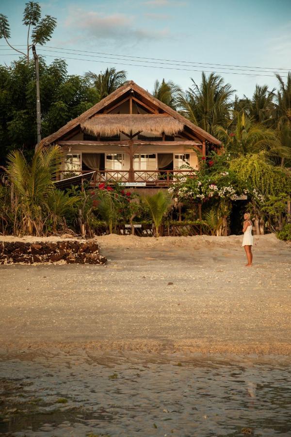 Serenity Luxurious Beachfront Villa & Spa With Private Infinity Pool, 8 Guests กิลิไอร์ ภายนอก รูปภาพ